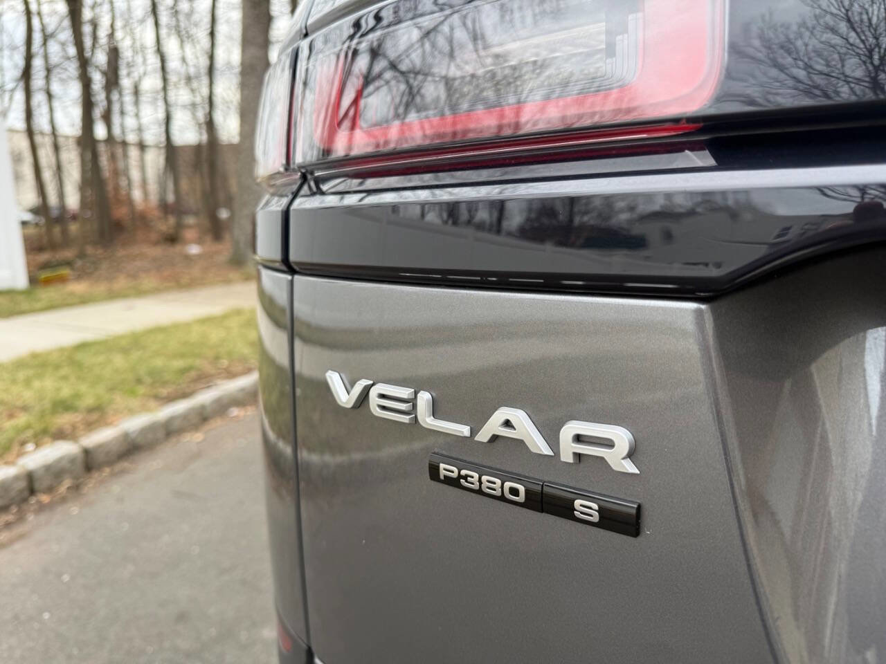 Used 2018 Land Rover Range Rover Velar S AWD/4WD image 24