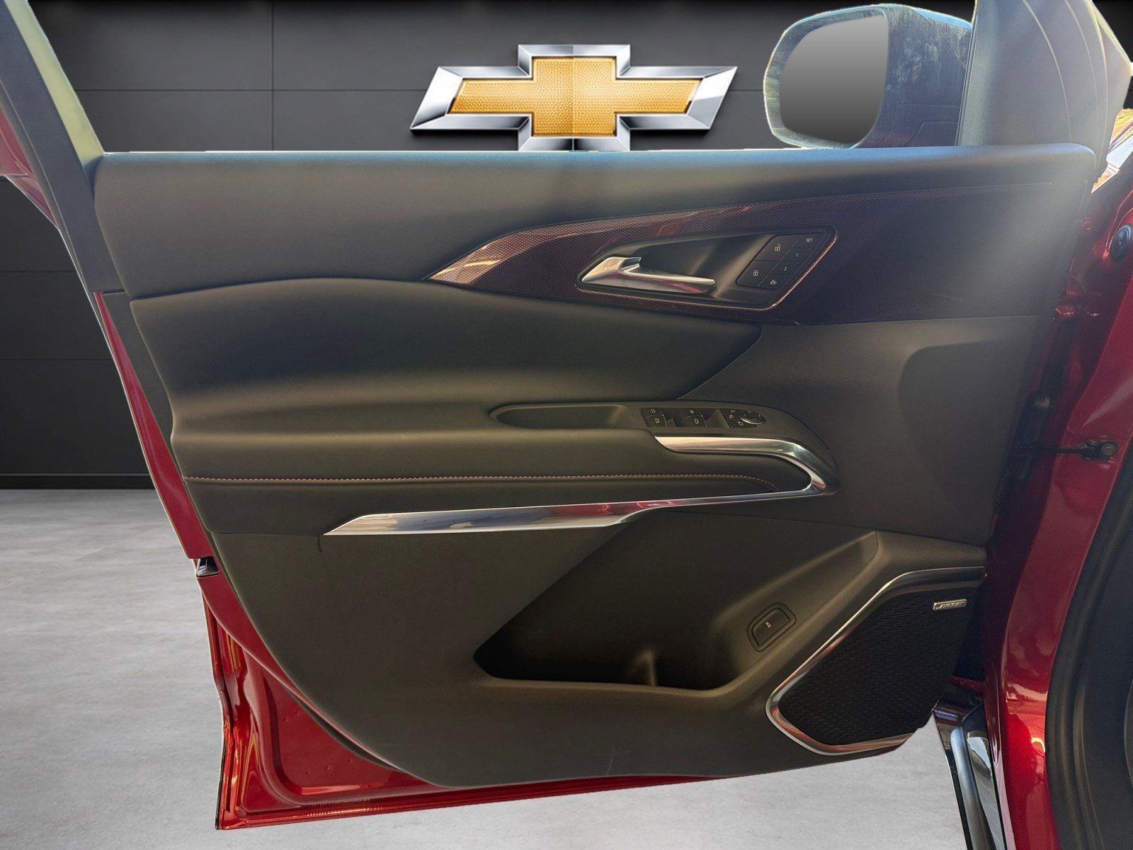 New 2027 Chevrolet Traverse RS w/ LPO, Floor Liner Package FWD image 10