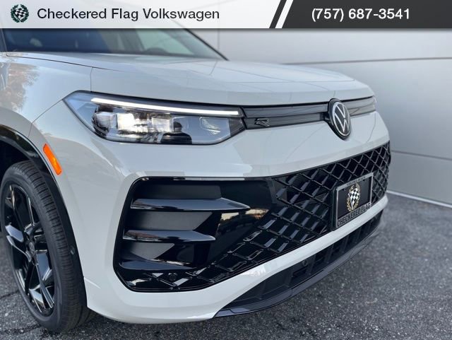 New 2026 Volkswagen Tiguan SE R-Line image 2