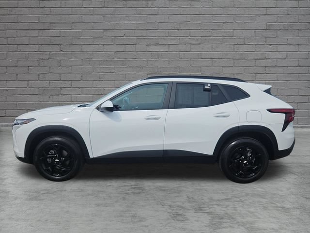 Used 2024 Chevrolet Trax LT w/ LT Convenience Package FWD image 2