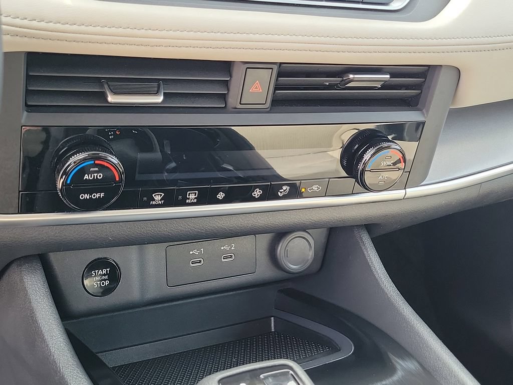 Certified 2025 Nissan Rogue SV FWD image 32
