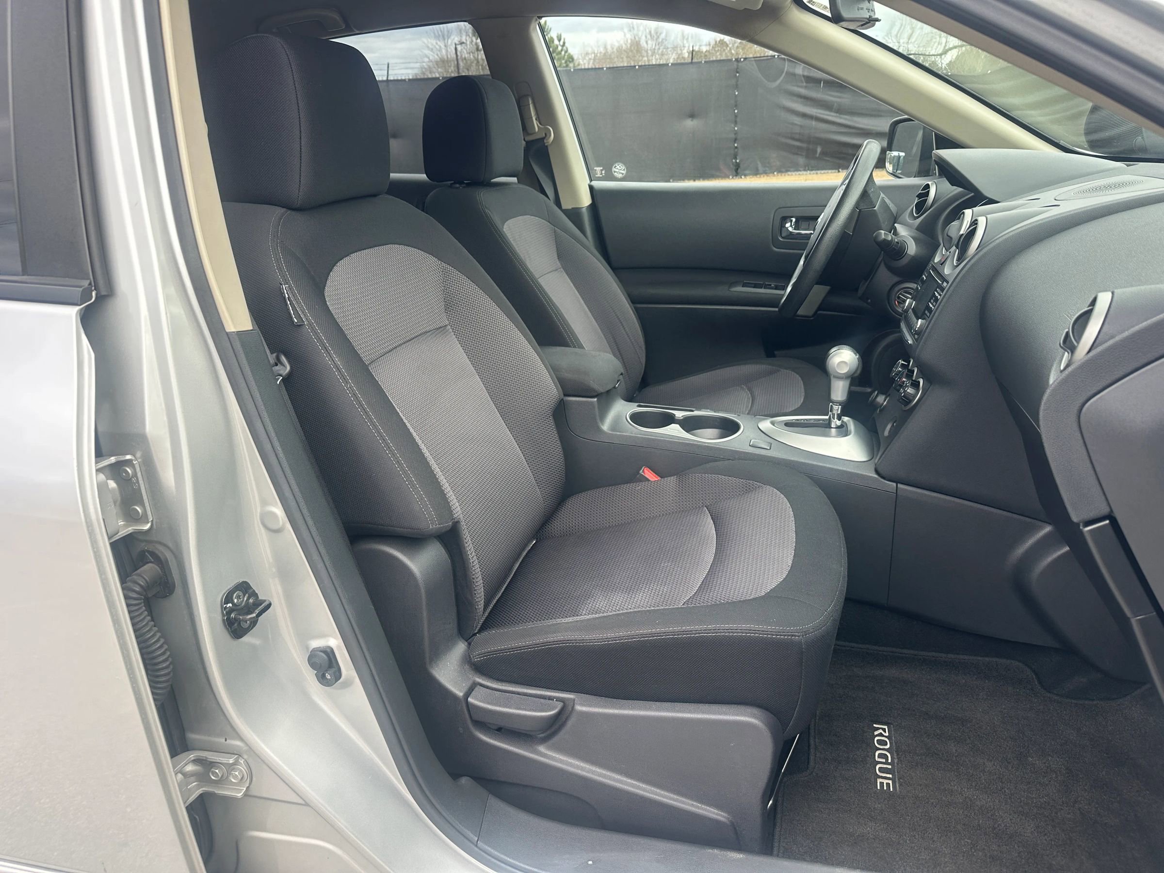 Used 2012 Nissan Rogue SV AWD/4WD image 10