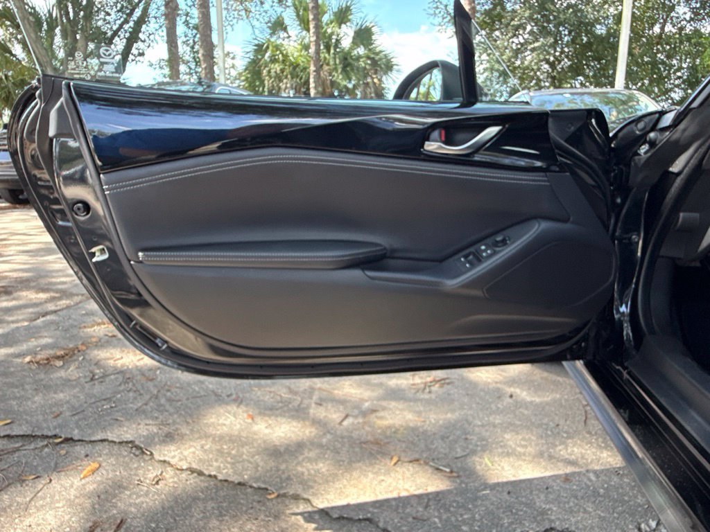Used 2025 MAZDA MX-5 Miata RF Grand Touring RWD image 16