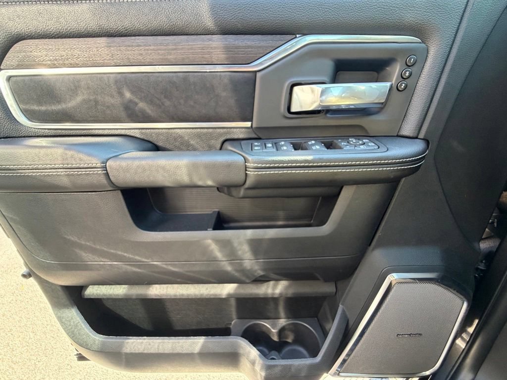 New 2026 RAM 2500 Laramie AWD/4WD image 24
