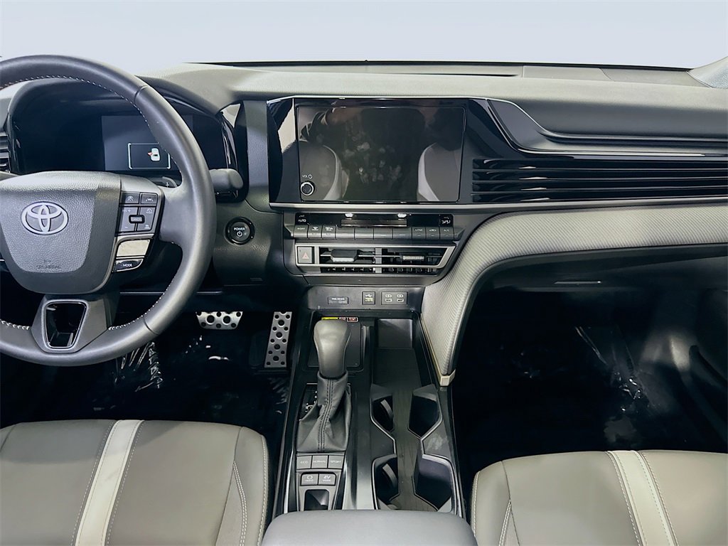 Used 2025 Toyota Camry SE image 18