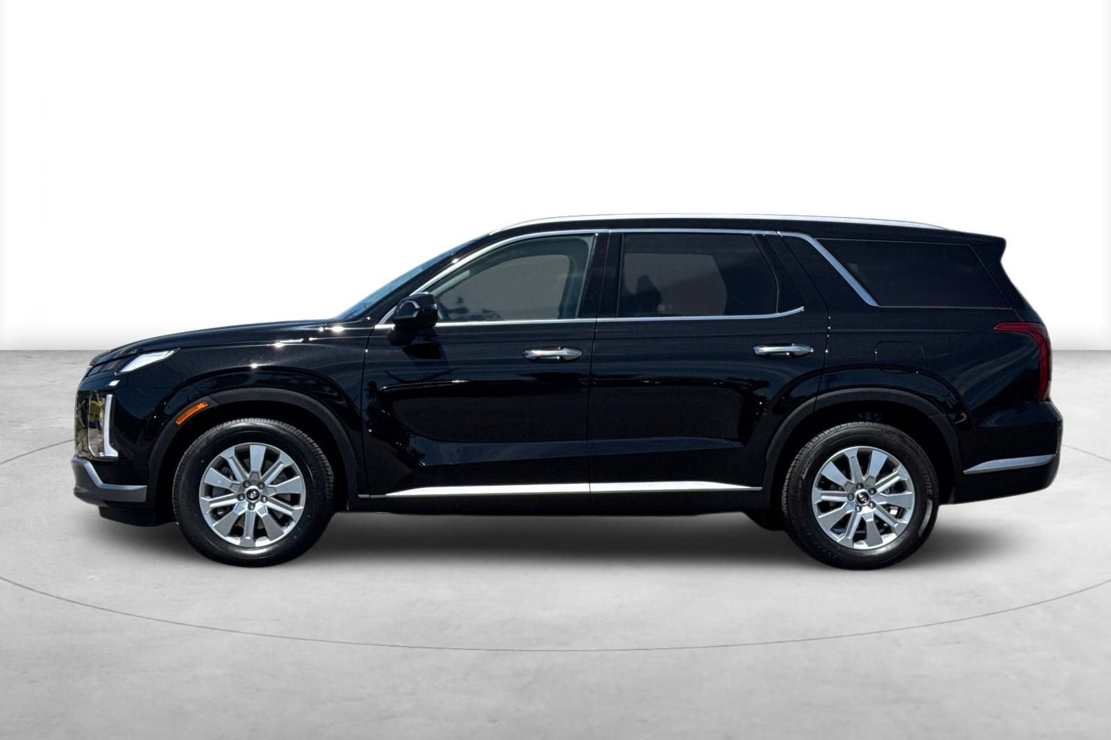 Used 2024 Hyundai Palisade SEL FWD image 3