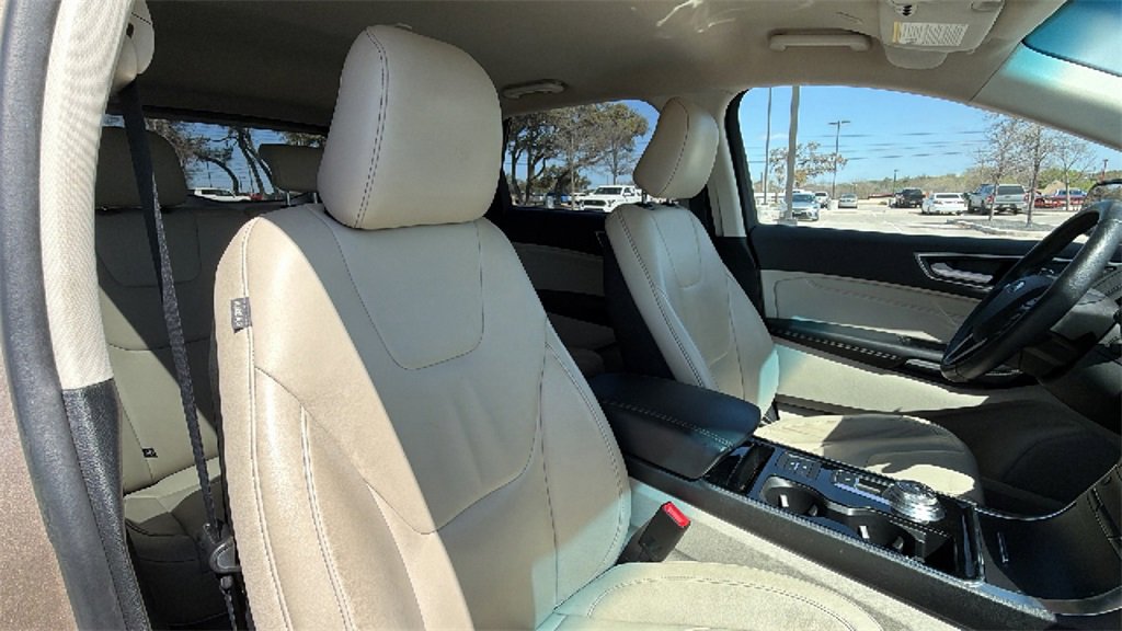 Used 2020 Ford Edge Titanium image 42