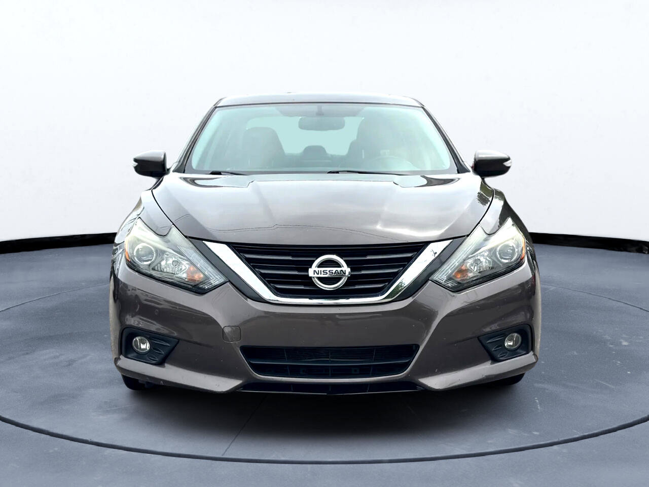 Used 2017 Nissan Altima 3.5 SL w/ 3.5SL Technology Package image 2