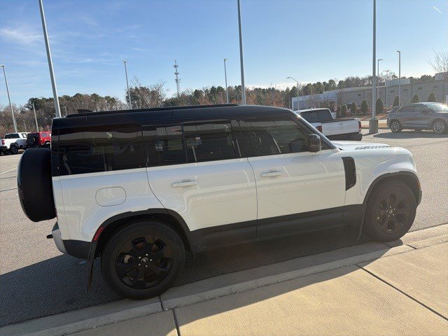 Used 2025 Land Rover Defender 110 S image 14