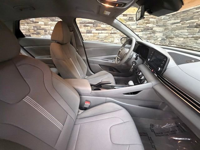 Used 2023 Hyundai Elantra SE FWD image 14
