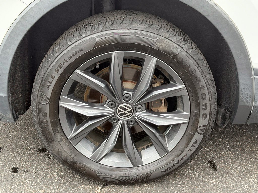 Used 2022 Volkswagen Tiguan SE AWD/4WD image 45