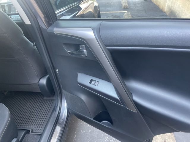 Used 2018 Toyota RAV4 XLE AWD/4WD image 52