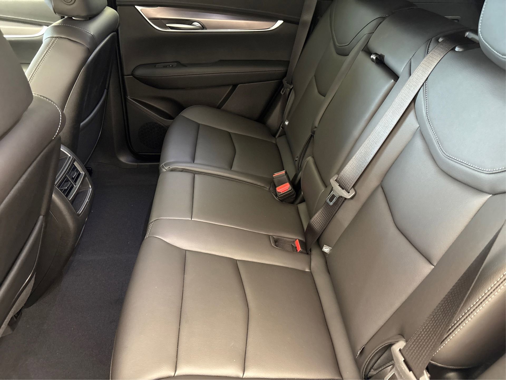 New 2025 Cadillac XT5 Luxury image 10