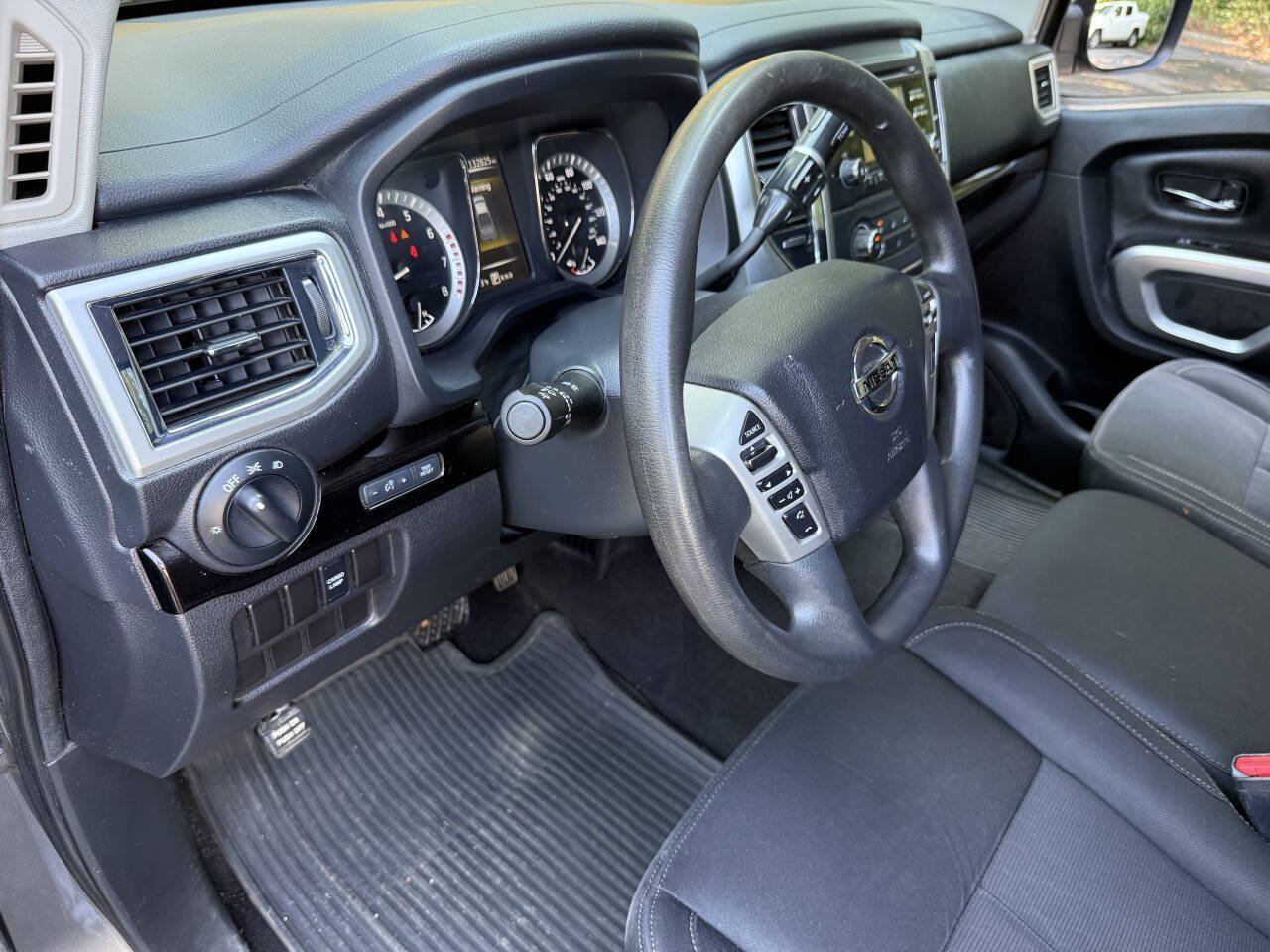 Used 2017 Nissan Titan SV RWD image 20