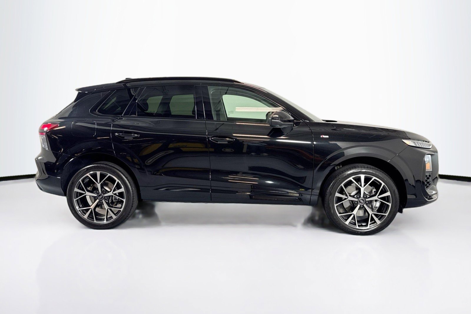 New 2026 Audi Q3 quattro 2.0T image 4