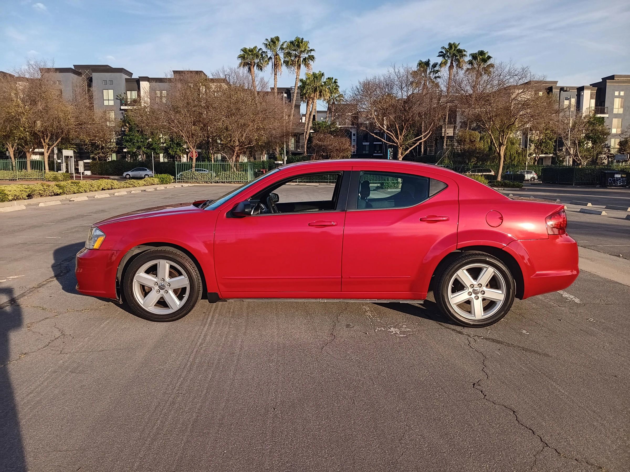 Used 2013 Dodge Avenger SE image 26
