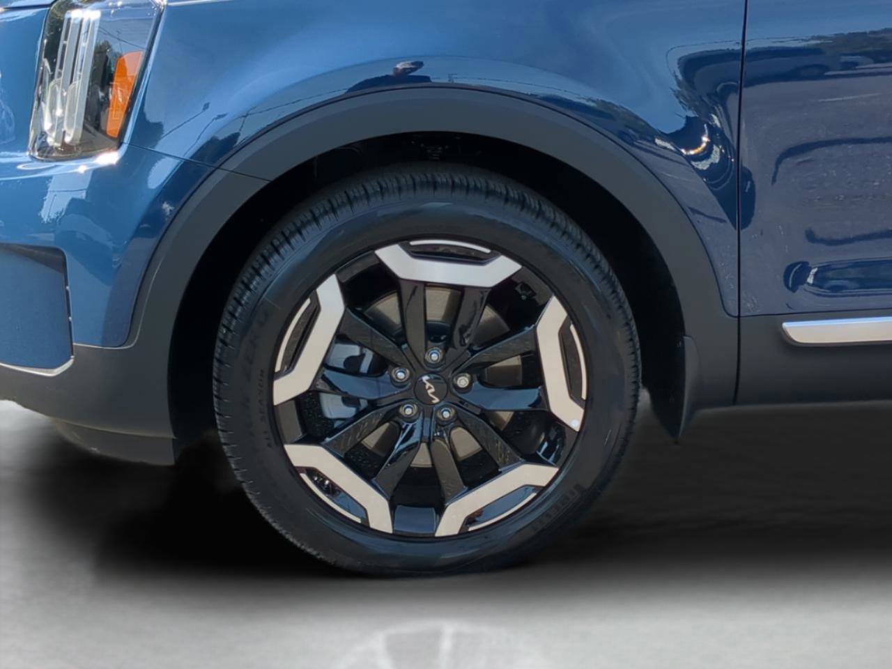 Certified 2025 Kia Telluride EX image 11
