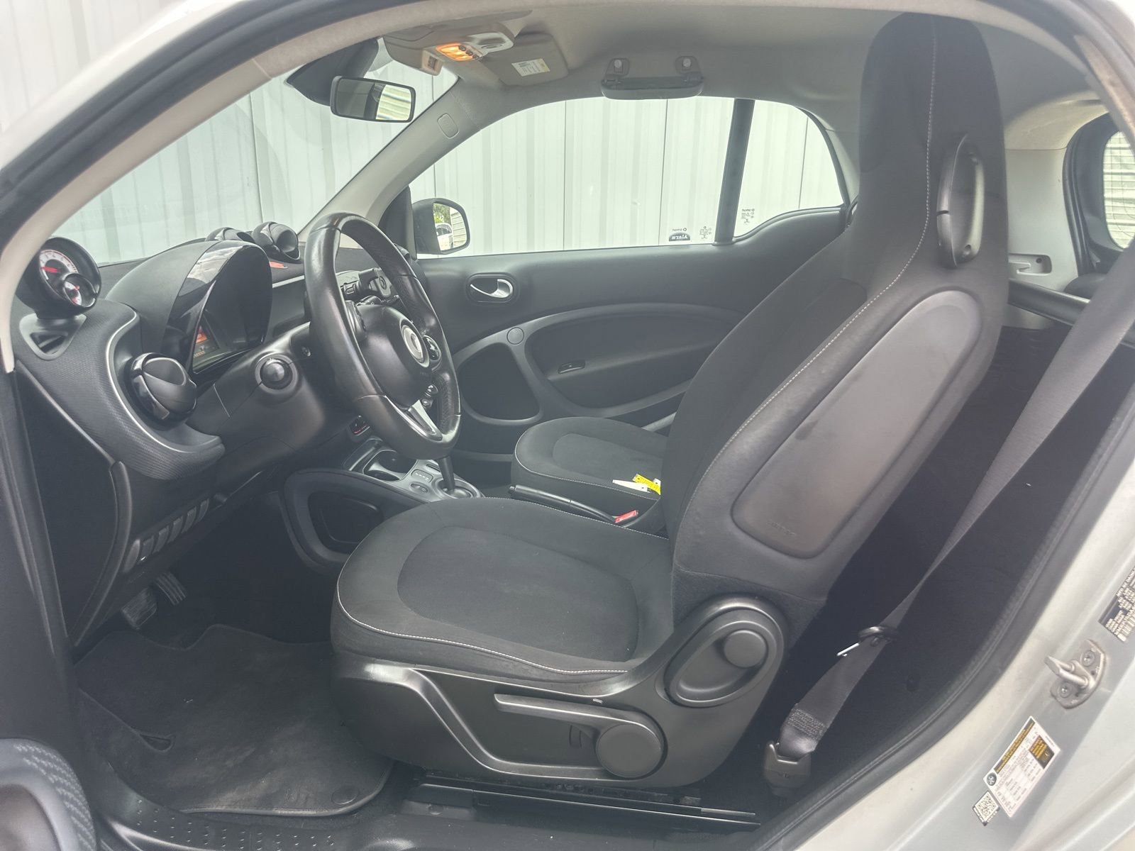 Used 2016 smart fortwo Prime RWD image 10