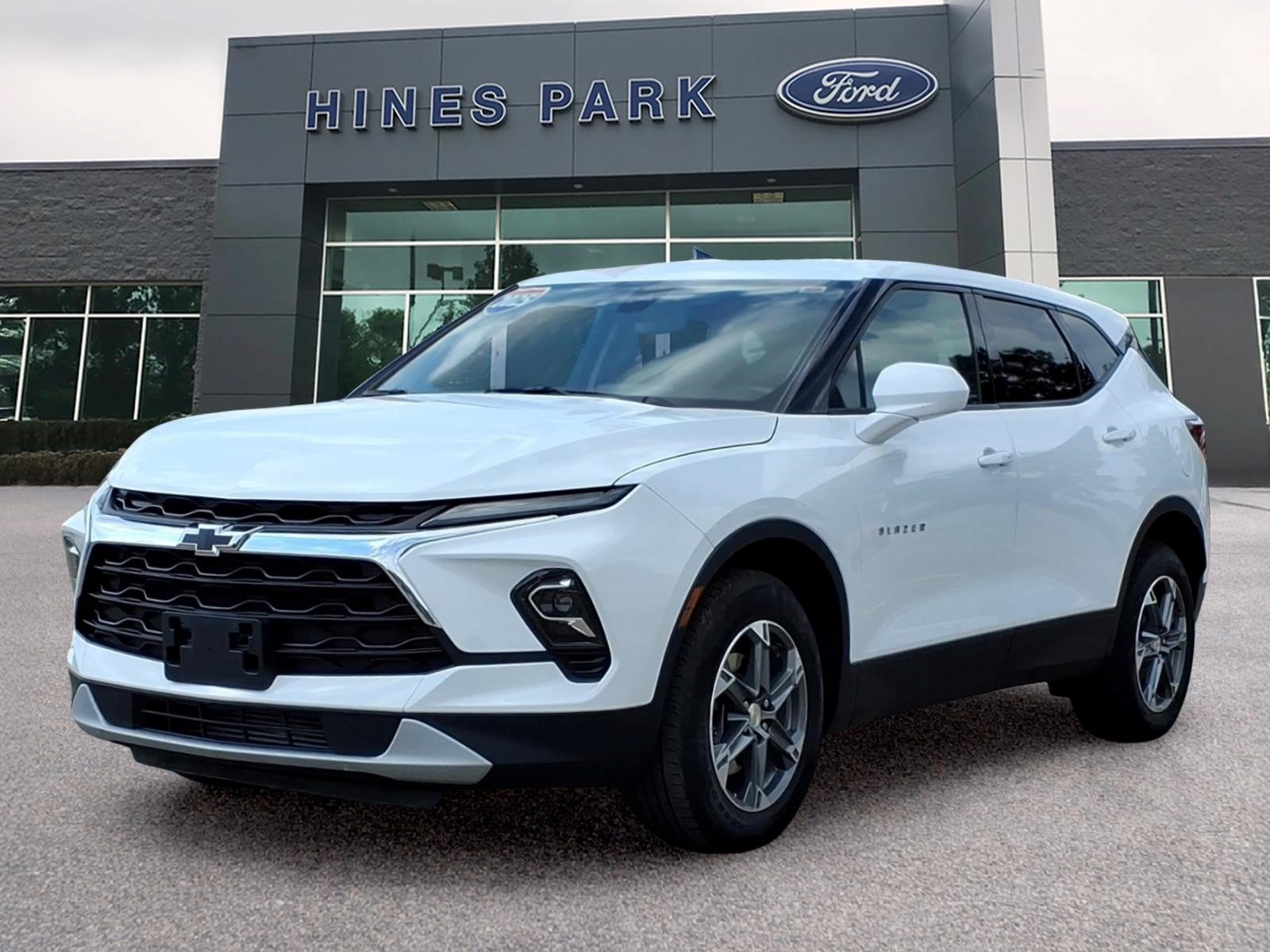Used 2025 Chevrolet Blazer LT AWD/4WD image 3