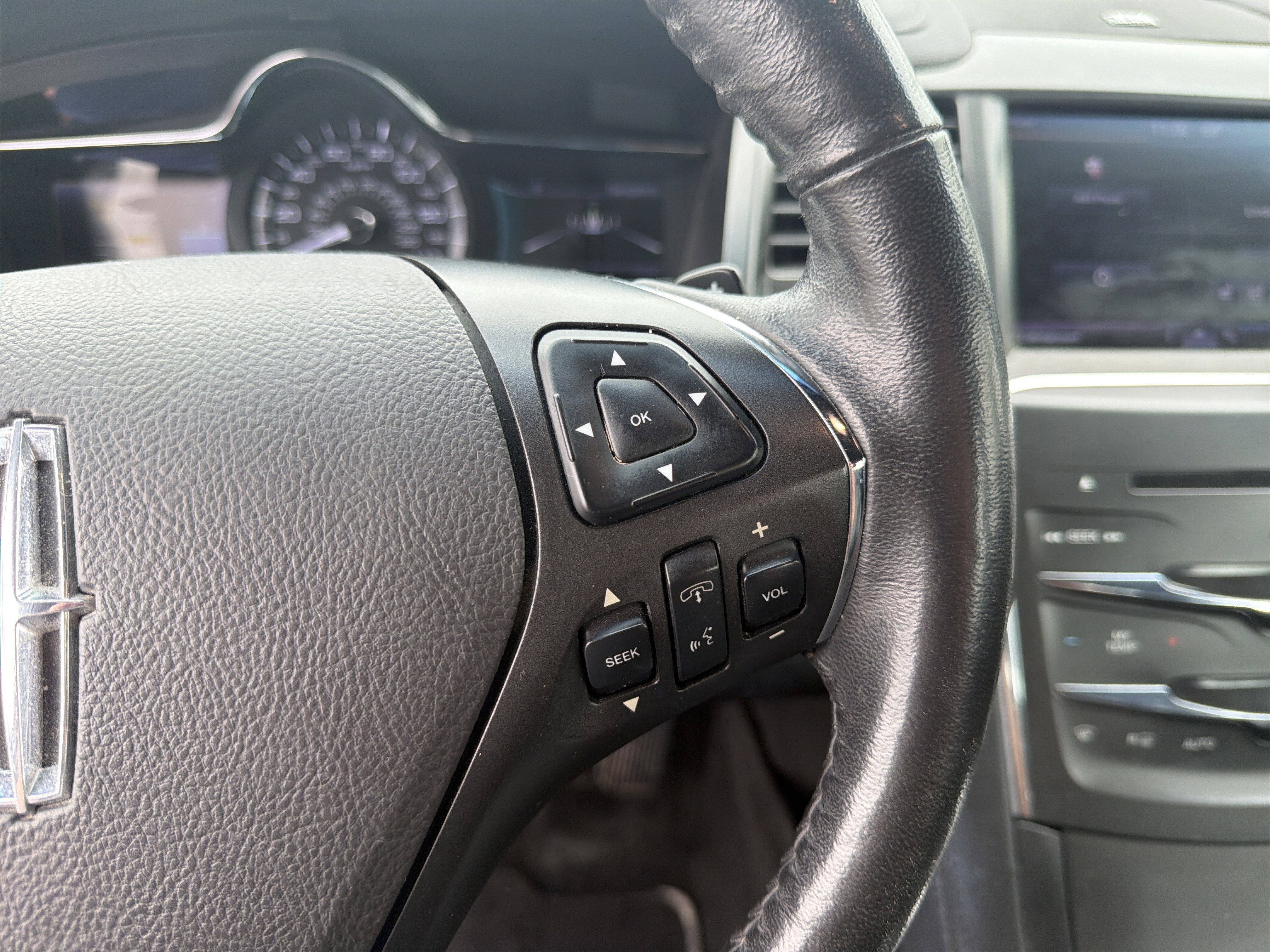 Used 2013 Lincoln MKS AWD image 22