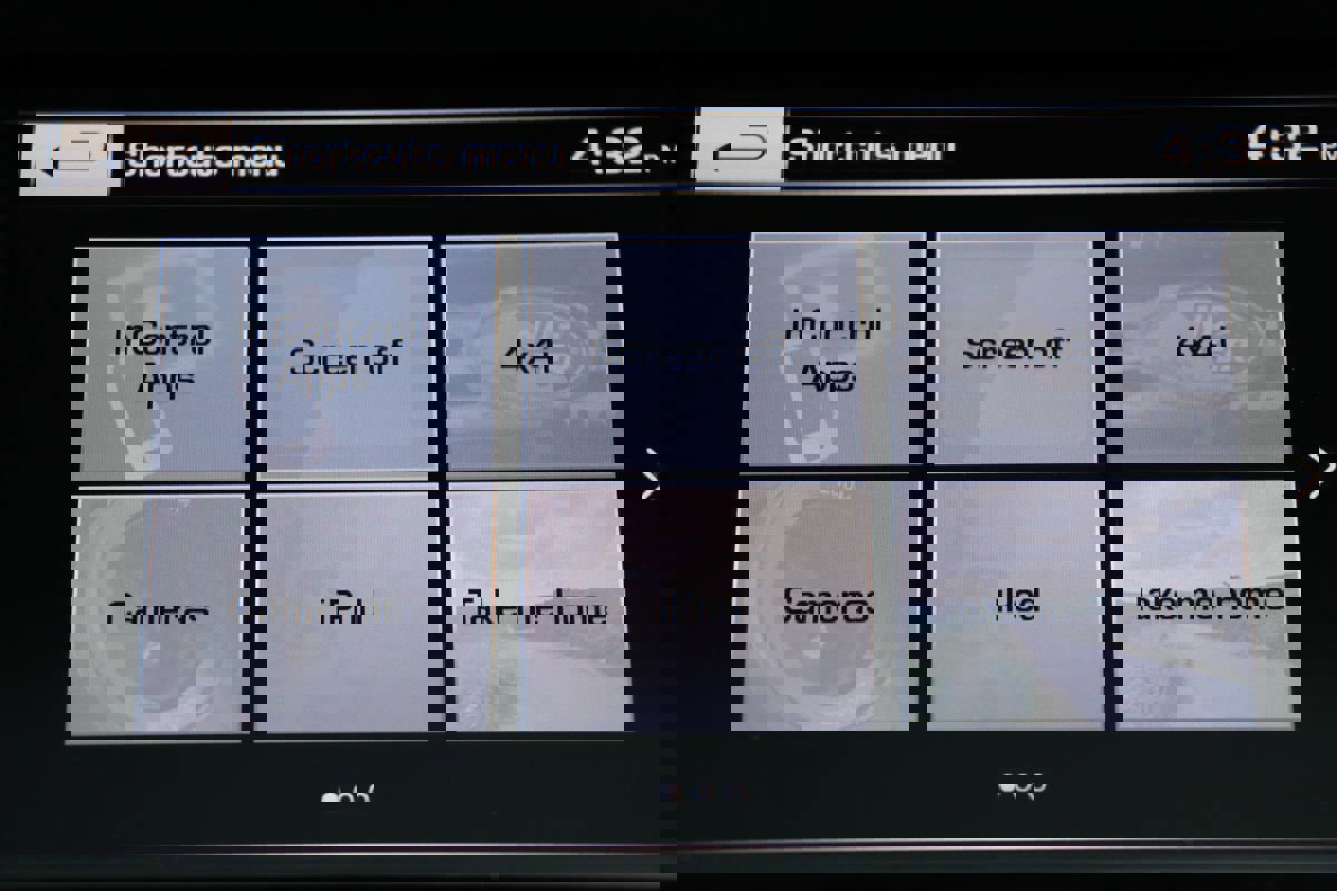 Used 2016 Land Rover LR4 HSE image 24