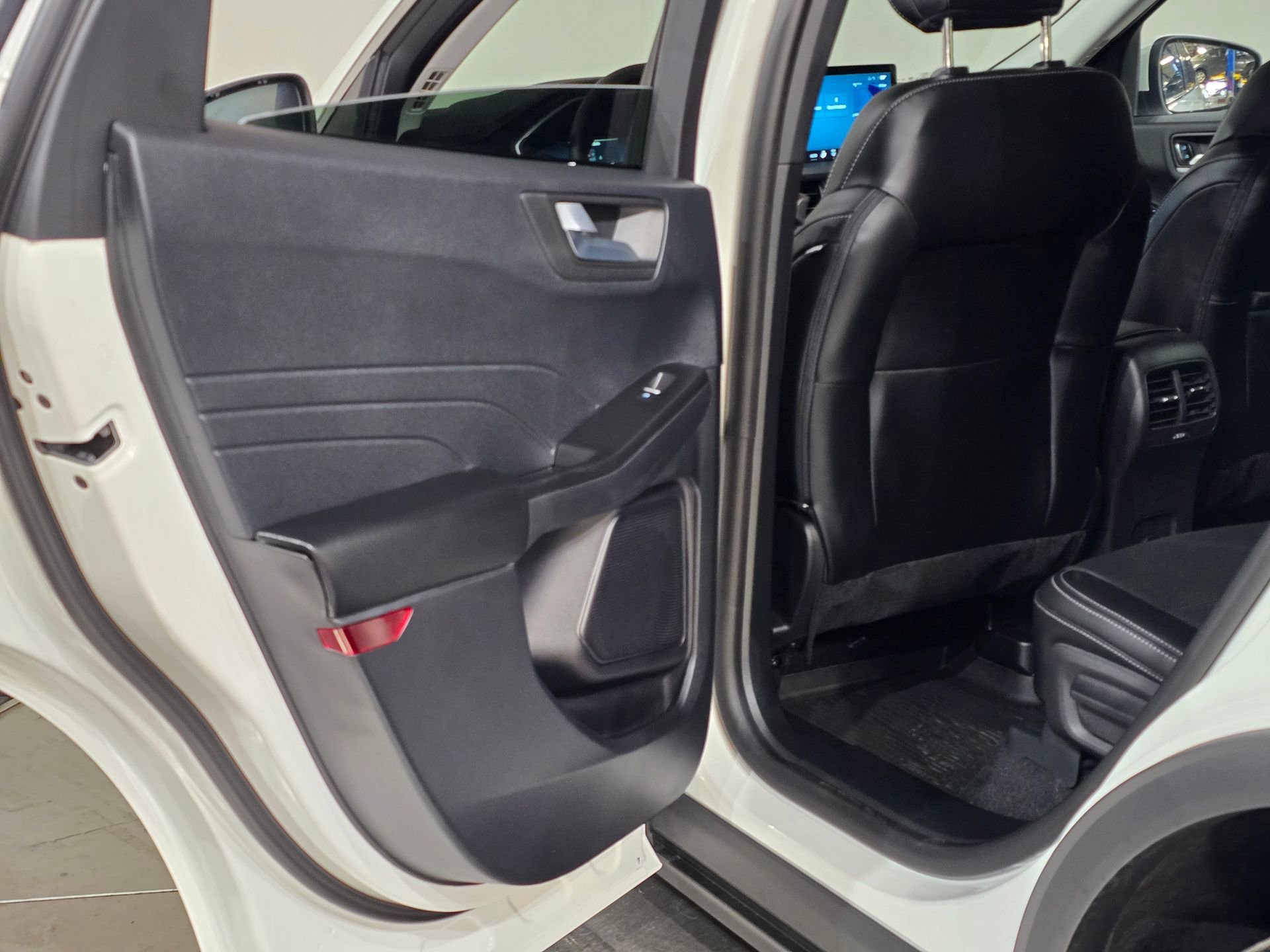 New 2026 Ford Escape Platinum w/ Equipment Group 601A image 31