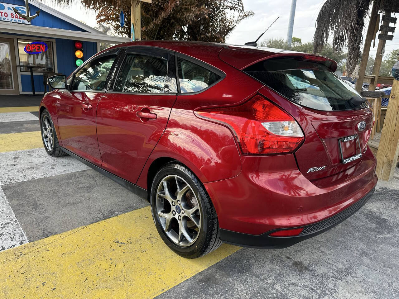 Used 2014 Ford Focus SE w/ Equipment Group 201A FWD image 7