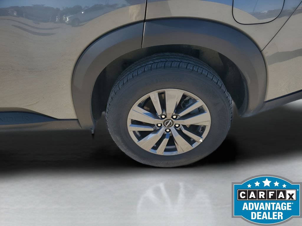 Used 2025 Nissan Pathfinder SV image 21