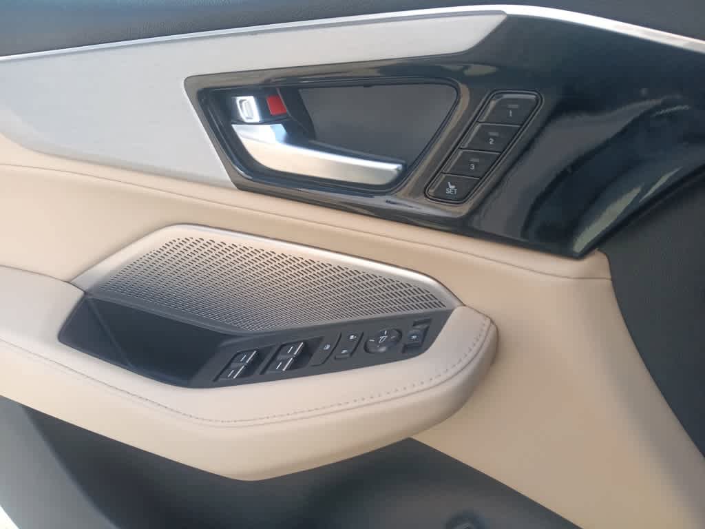 Used 2023 Acura MDX SH-AWD image 15
