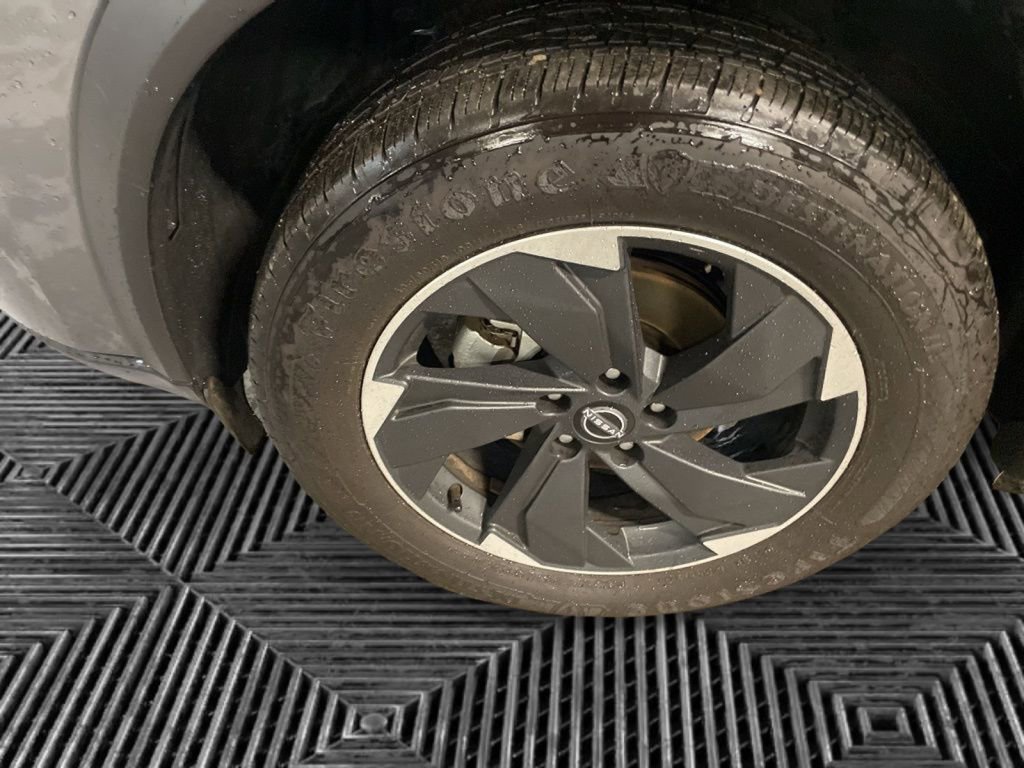 Used 2024 Nissan Rogue SV AWD/4WD image 32