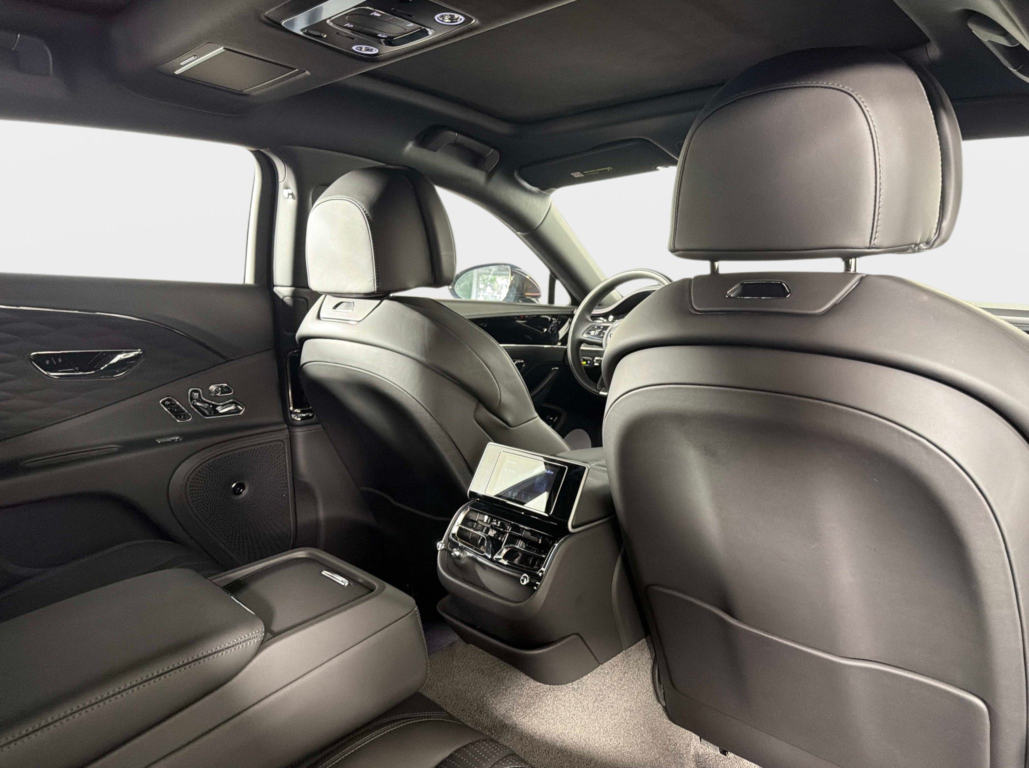 Used 2022 Bentley Flying Spur Plug-In Hybrid AWD/4WD image 27