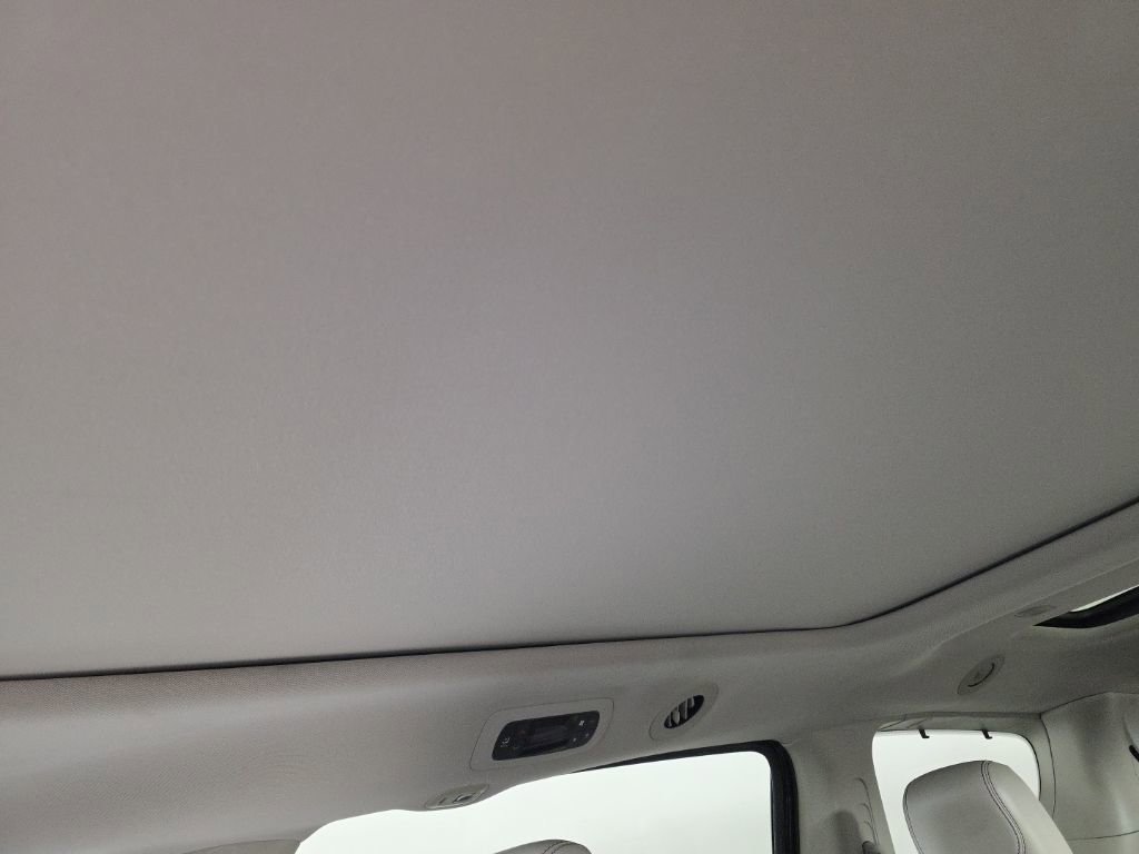 Used 2017 Chrysler Pacifica Limited image 30