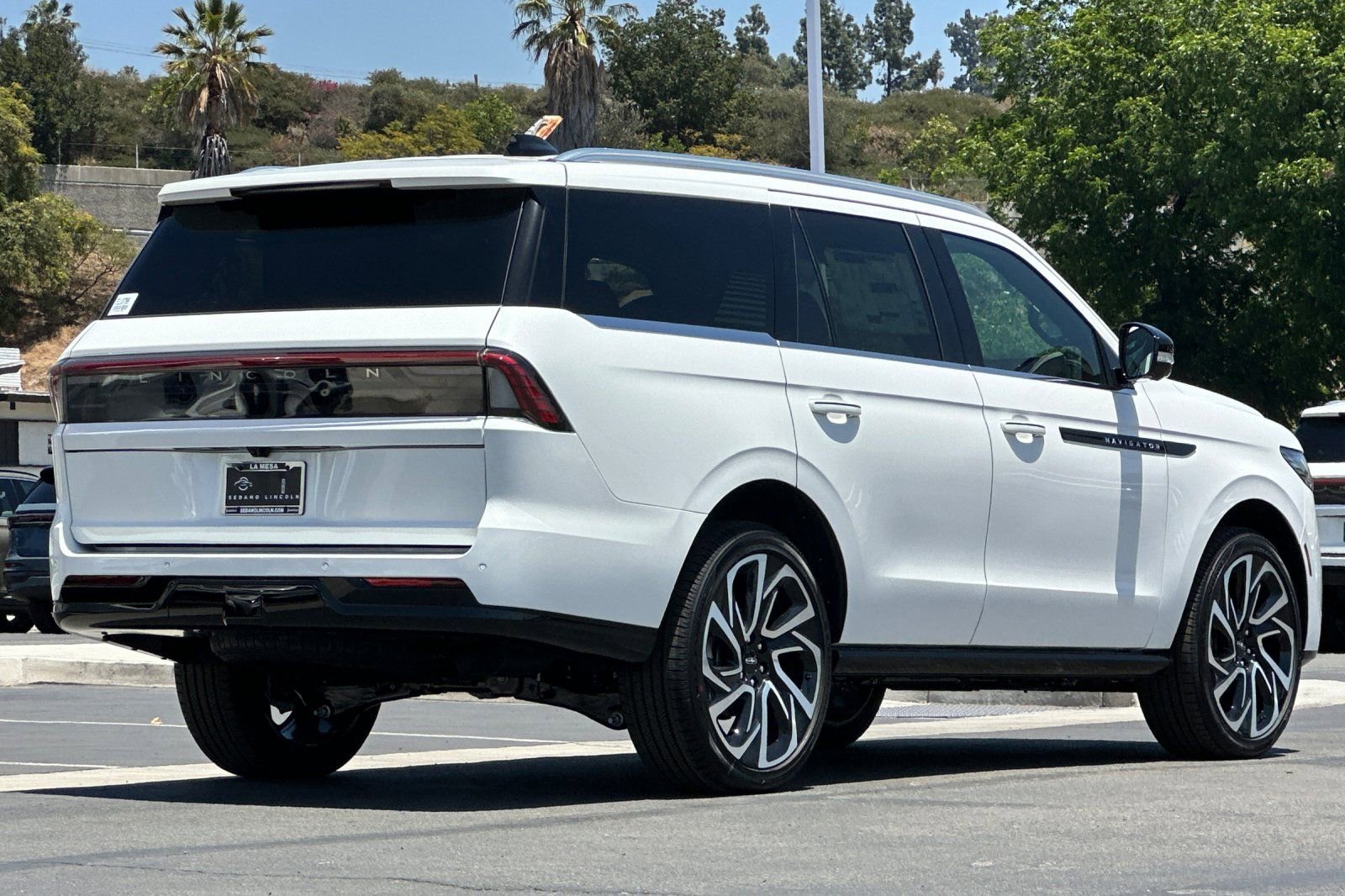 New 2026 Lincoln Navigator Black Label AWD/4WD image 3
