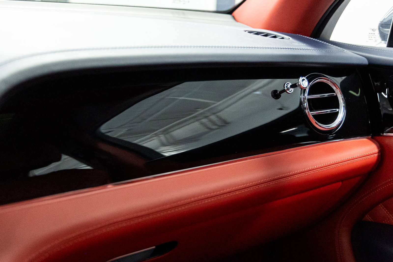 Used 2022 Bentley Bentayga image 33