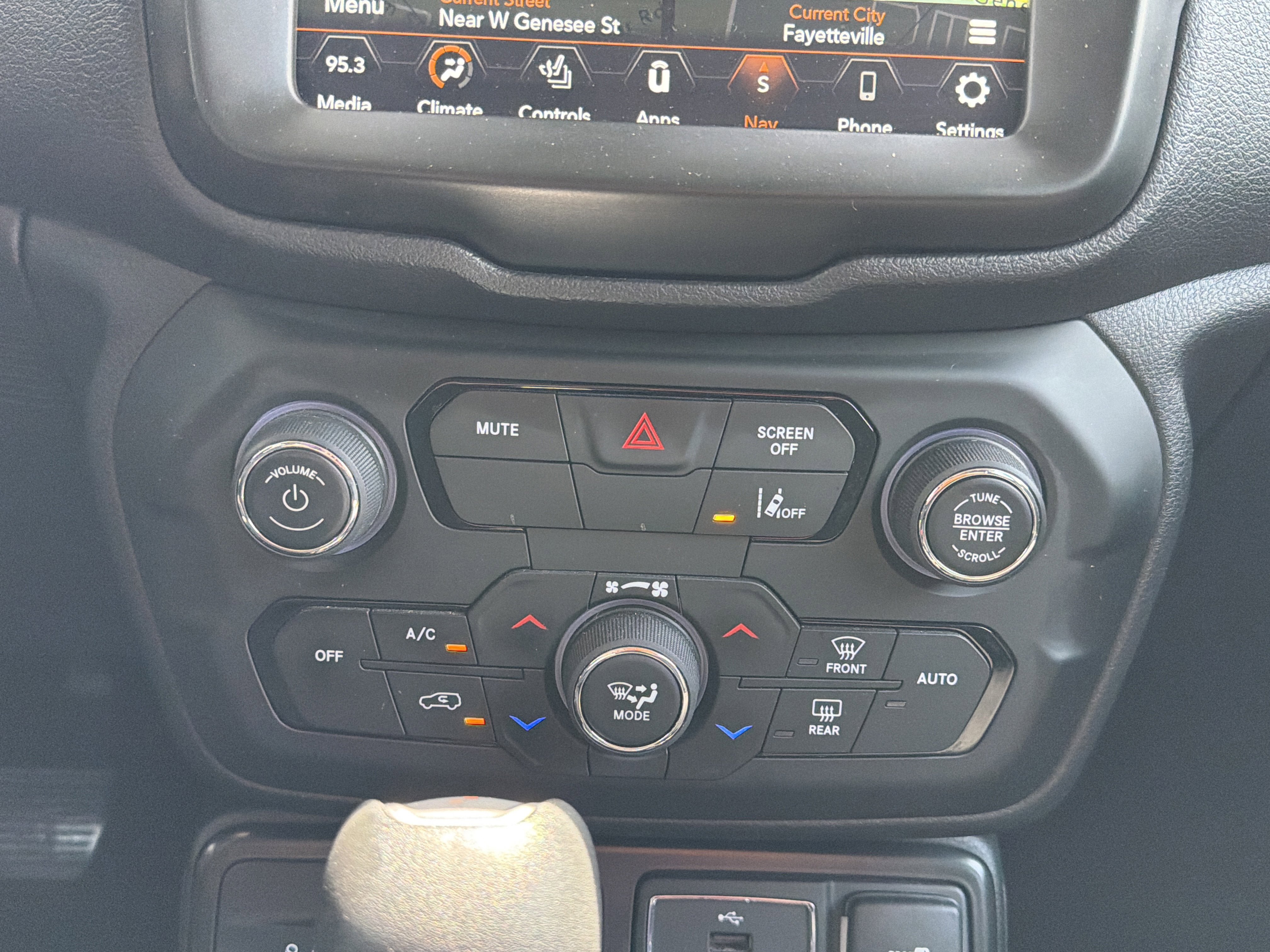 Used 2022 Jeep Renegade Latitude w/ Convenience Group AWD/4WD image 22