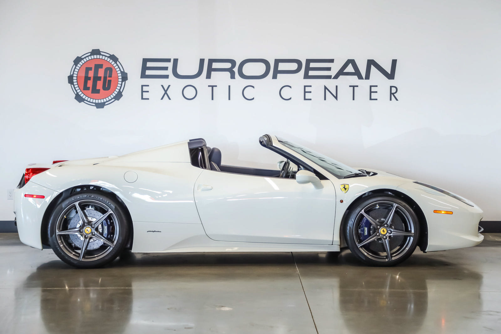 Used 2015 Ferrari 458 Spider RWD image 16