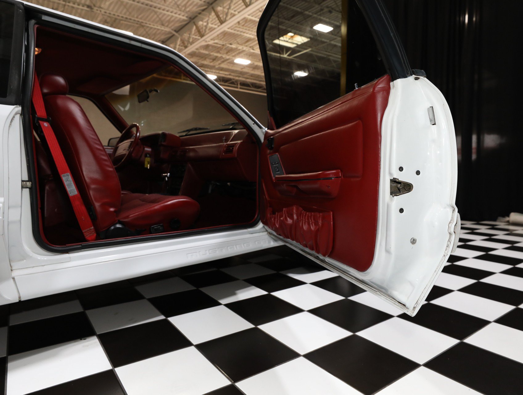 Used 1992 Ford Mustang GT RWD image 37