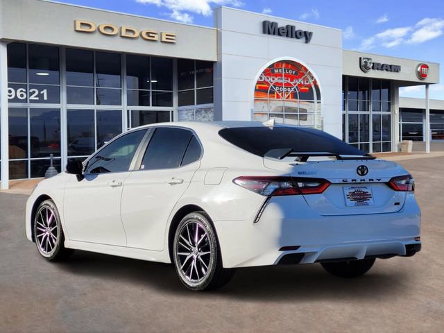 Used 2022 Toyota Camry SE FWD image 3