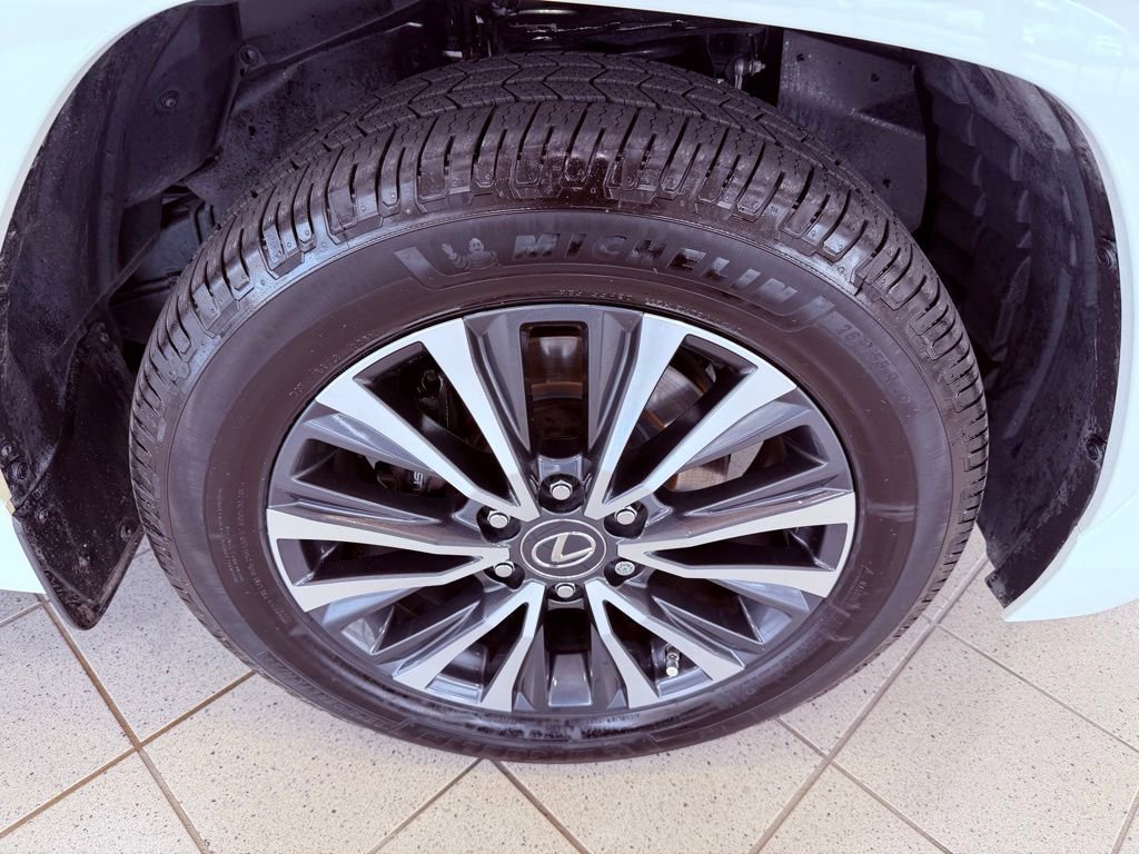 Used 2022 Lexus LX 600 4WD w/ Premium Package image 20