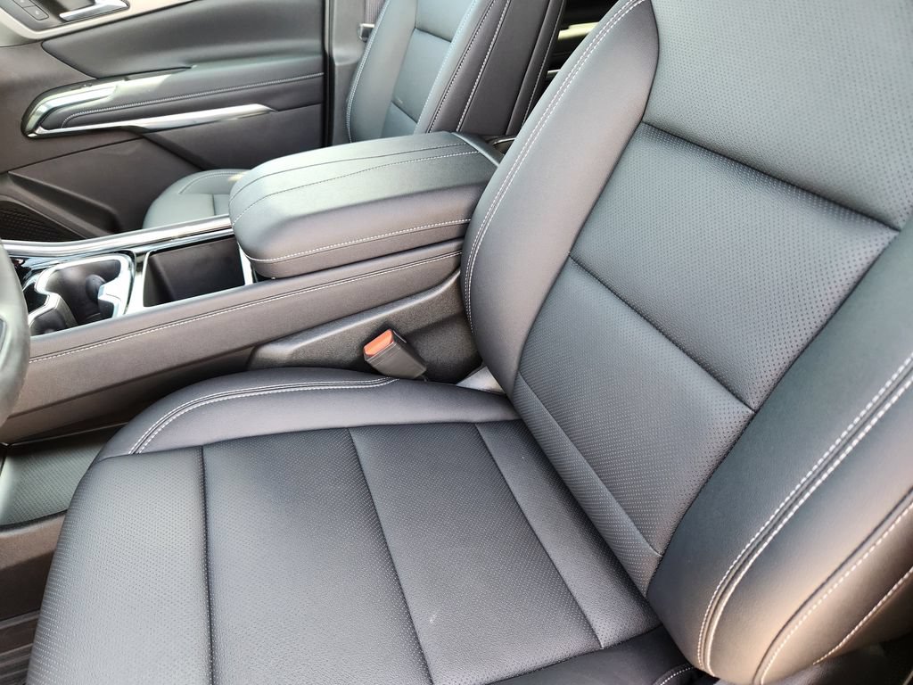 Used 2025 Chevrolet Traverse LT w/ Driver Confidence Package FWD image 15