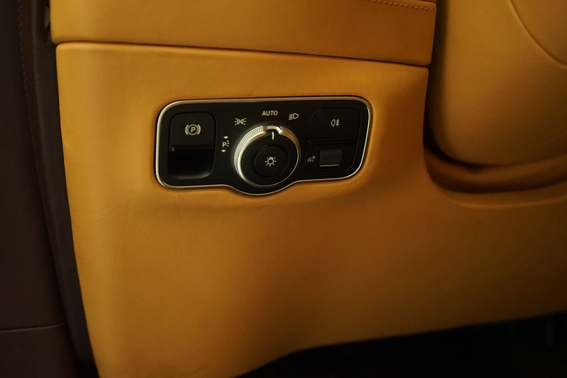 Used 2021 Aston Martin DBX AWD/4WD image 26