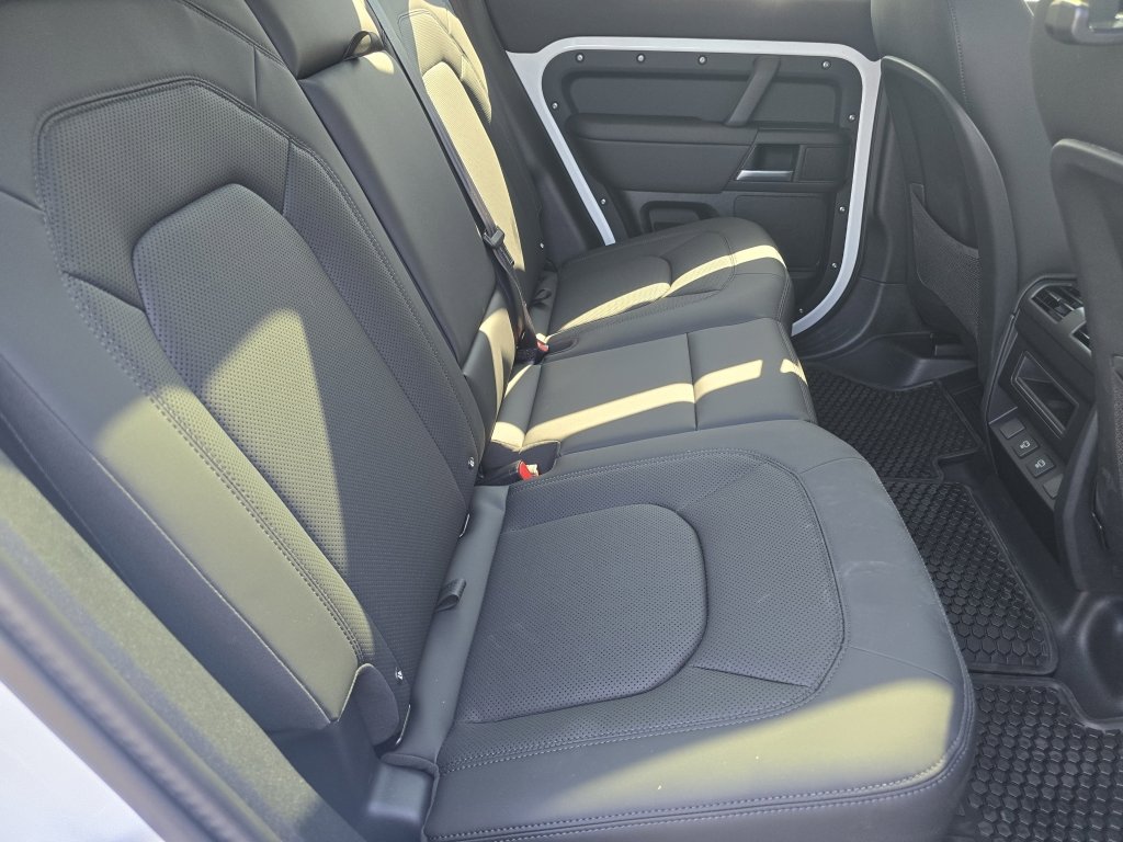 New 2025 Land Rover Defender 110 X-Dynamic SE image 24