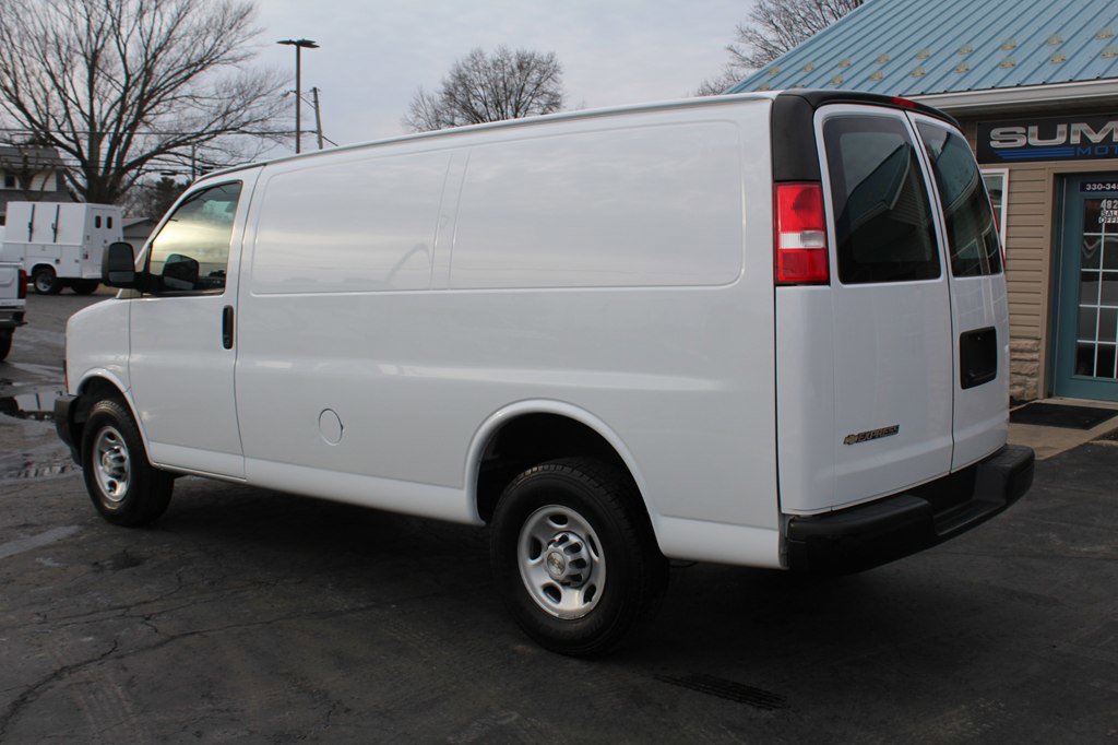 Used 2022 Chevrolet Express 2500 w/ Driver Convenience Package RWD image 3