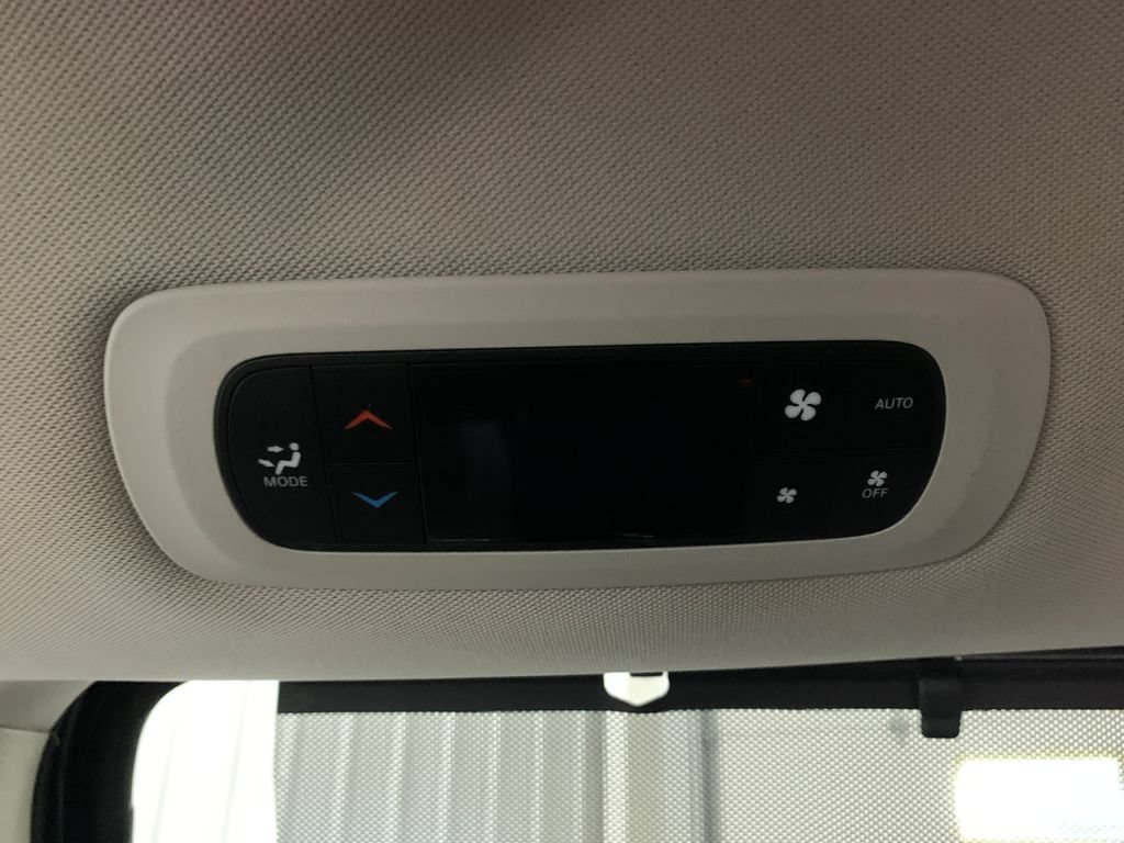 Used 2018 Chrysler Pacifica Touring-L FWD image 21