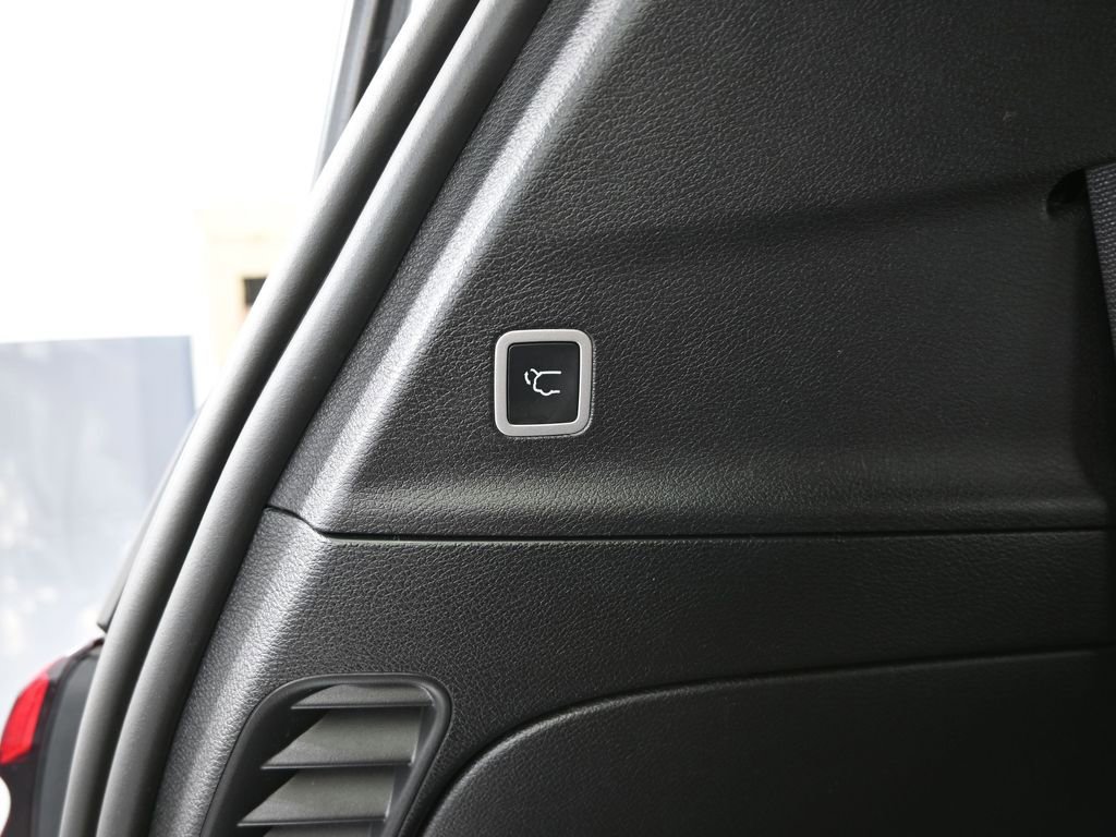 Used 2022 Chrysler Pacifica Touring-L w/ Uconnect Theater Family Group image 45