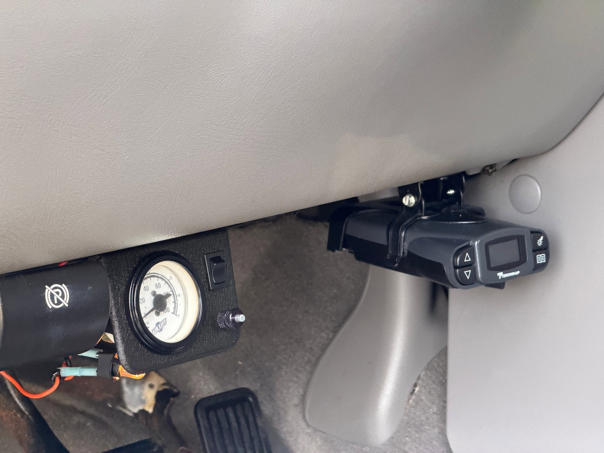 Used 2005 GMC Sierra 3500 SLT w/ Heavy-Duty Power Package image 11