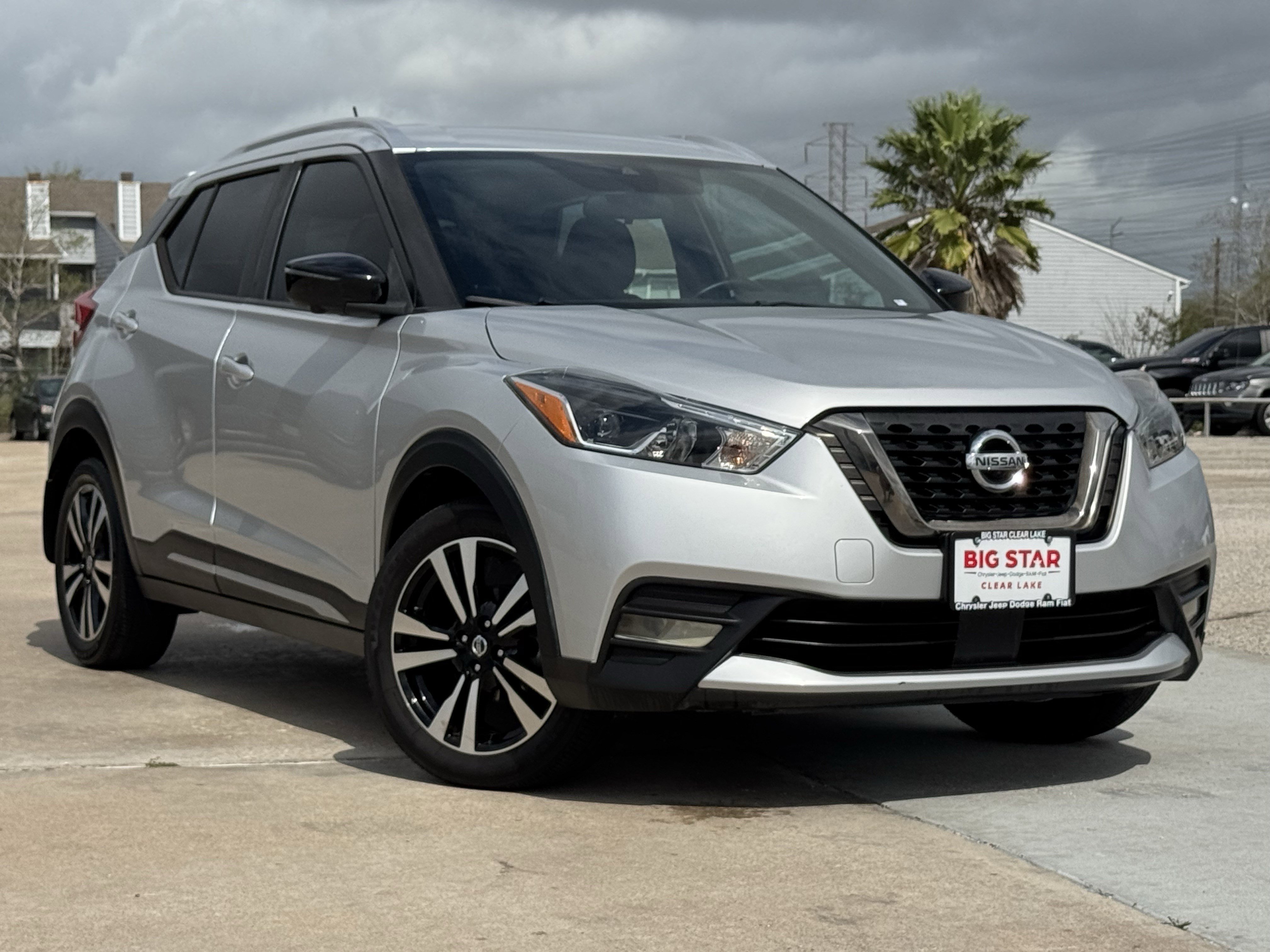 Used 2020 Nissan Kicks SR image 2