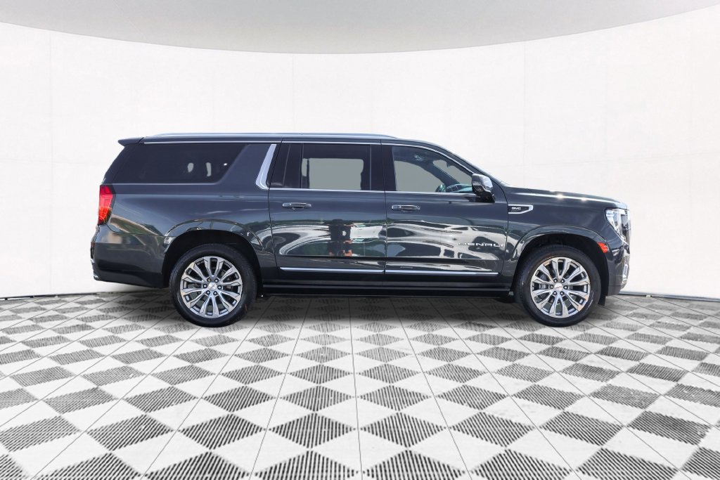 Used 2022 GMC Yukon XL Denali AWD/4WD image 12