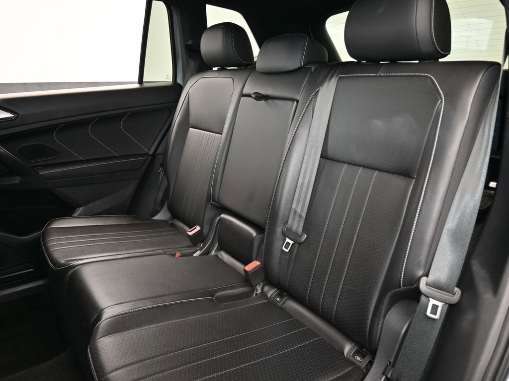 Used 2022 Volkswagen Tiguan SE R-Line image 35