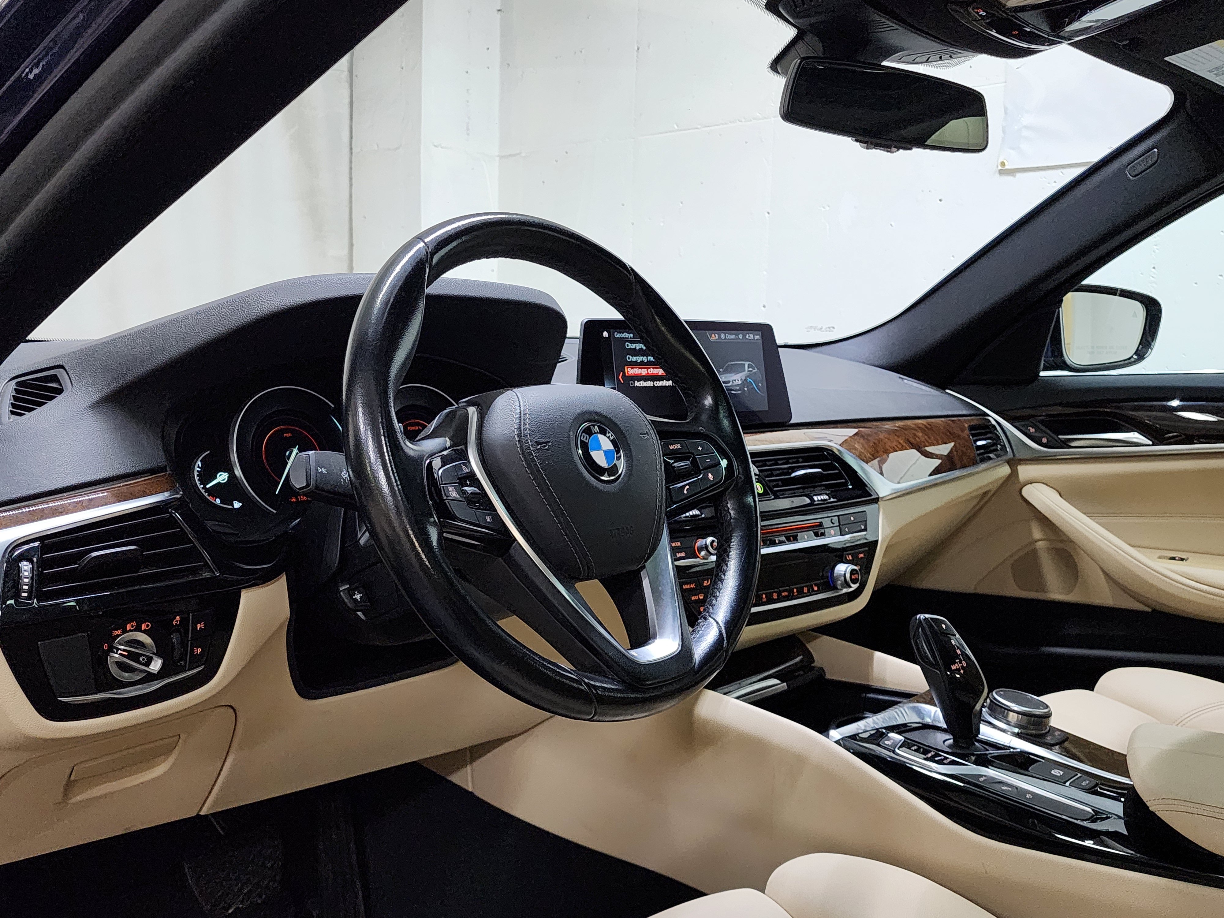 Used 2019 BMW 530e xDrive w/ Premium Package AWD/4WD image 13